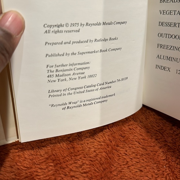 Reynolds Wrap Carefree Cooking with aluminum foil ( copyright 1975 ) - Picture 5 of 9